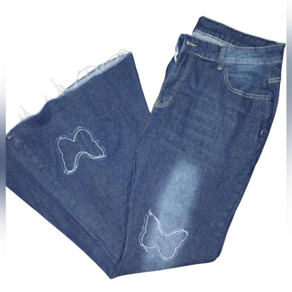 bell-bottom jeans NWOT with butterflies, size 2xl, never worn, fringe hem